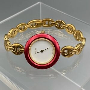 Gucci Women's Watch Multicolted bezel and Gold Chain